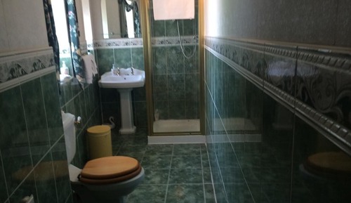 Habitación individual, baño compartido