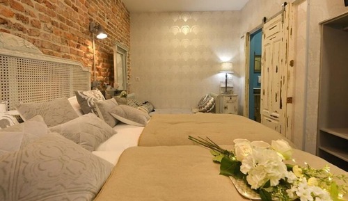 Habitación triple, baño privado (Interior PP)