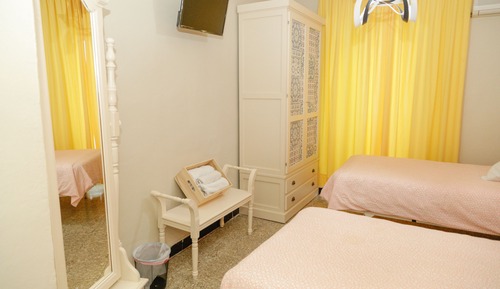 Habitación Deluxe con 2 camas individuales, baño privado