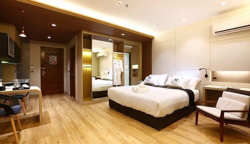 Deluxe Room King Bedded