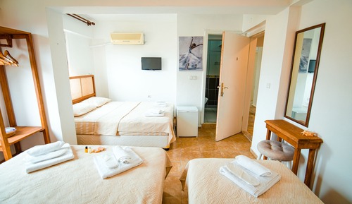 Habitación familiar, vistas parciales al mar