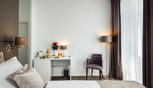 Luxury Double Room, 1 King Bed, Private Bathroom, Beach View 1