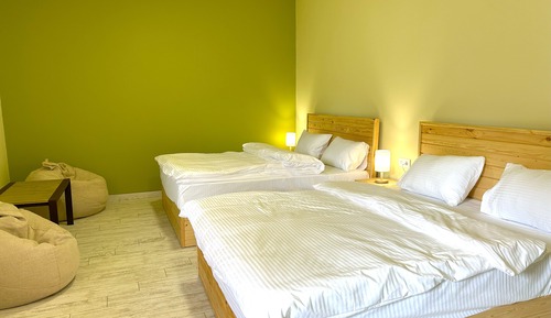 Habitación cuádruple familiar, 2 camas de matrimonio, balcón, vistas al río