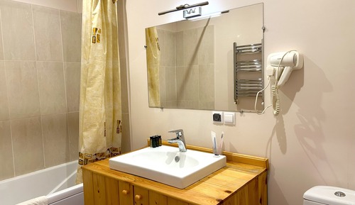 Habitación clásica doble, 1 cama de matrimonio, balcón, vistas al lago
