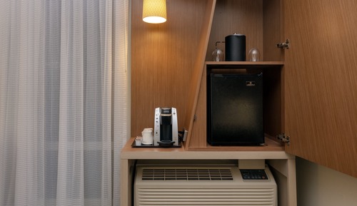 Habitación, 1 cama de matrimonio grande con sofá cama (Mobility/Hearing Access, Roll-In Shwr)