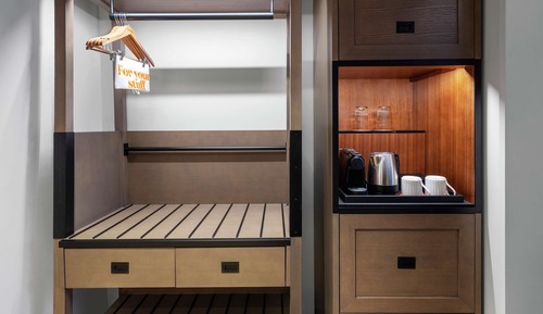 Habitación, 1 cama de matrimonio grande (Mobility & Hearing, Roll-in Shower)