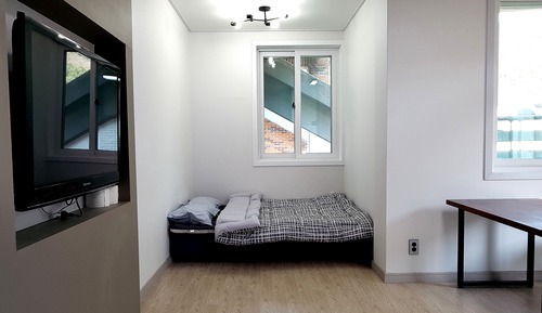 Habitación, balcón (Lily)