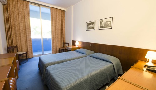 Habitación económica con 1 cama doble o 2 individuales, balcón