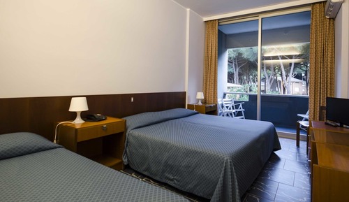 Habitación triple económica, balcón