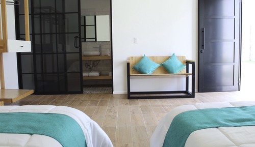 Habitación cuádruple de diseño, 2 camas de matrimonio, vistas al jardín