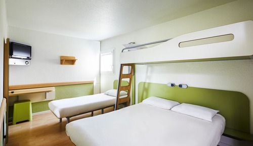 Habitación triple, varias camas