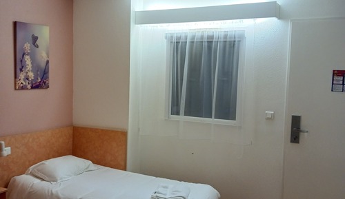 Habitación con 2 camas individuales