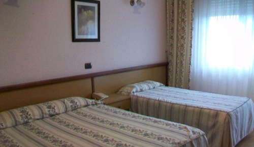 Habitación triple estándar, balcón