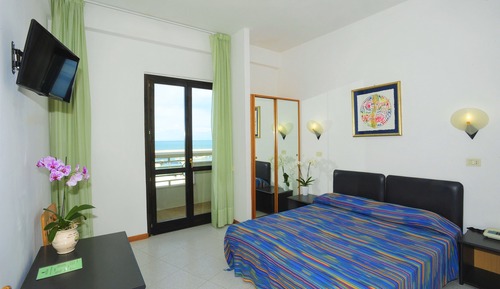 Habitación clásica con 1 cama doble o 2 individuales