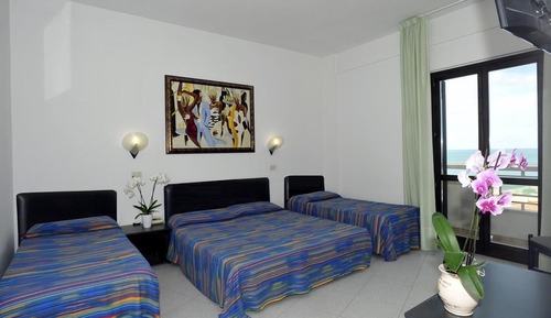 Habitación triple clásica