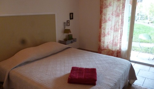 Habitación romántica doble, vistas al jardín (Griotte)