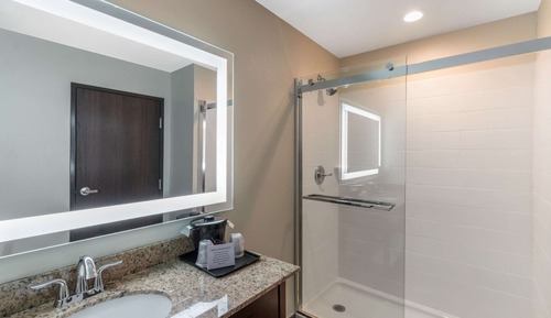 Suite, 2 camas de matrimonio, no fumadores (Larger Unit)