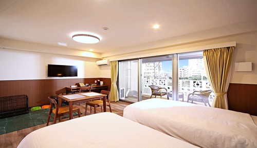 Habitación con 2 camas individuales, 2 habitaciones, no fumadores (3nd Floor, Pet 1 only)