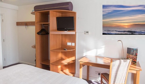 Habitación triple clásica, 1 cama de matrimonio grande con sofá cama