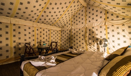 Habitación básica con 1 cama doble o 2 individuales, 1 cama doble, vistas al jardín, planta baja