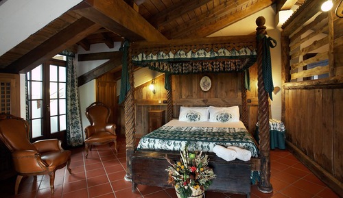 Suite superior, 1 cama de matrimonio grande, balcón, vistas a la montaña