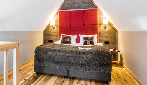 Executive Suite Economy (Przejscie do strefy ogolnodostepnej przebiega przez podziemny garaz)