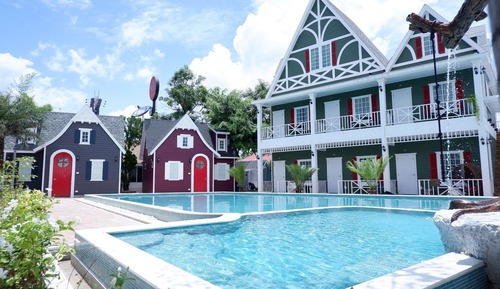 Dúplex, no fumadores, vistas a la piscina