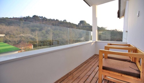 Habitación con 2 camas individuales, balcón, vistas a la montaña