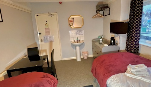 Habitación estándar con 2 camas individuales, baño compartido