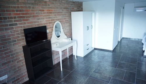 Estudio, vistas a la piscina