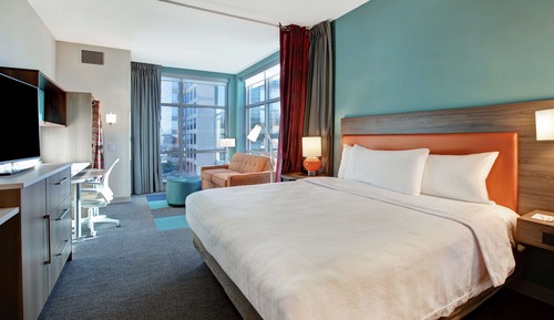 Suite estudio, 1 cama de matrimonio grande, en esquina (Larger)