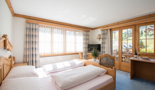 Habitación Confort con 1 cama doble o 2 individuales, patio