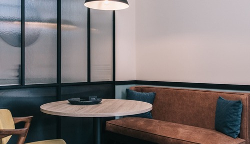 Deluxe Business Studio