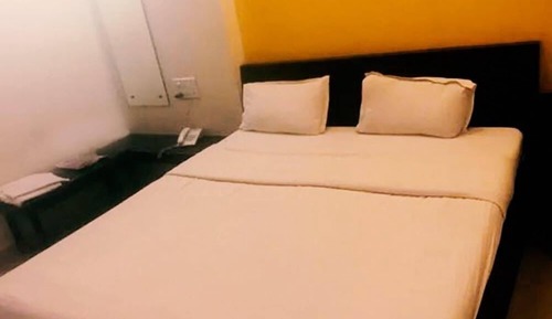 Deluxe Triple Room (Non AC)