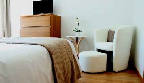 Habitación con 2 camas individuales, baño compartido