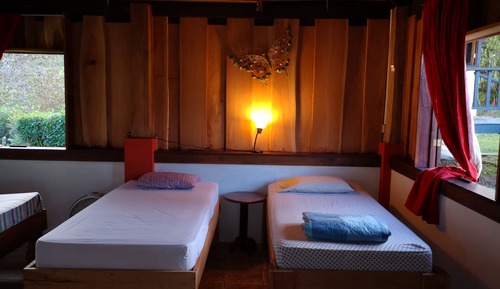 Cabaña familiar, varias camas, acceso a la piscina, vistas al jardín (Familia orgánica #6)