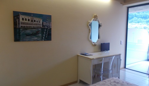 Habitación clásica con 1 cama doble o 2 individuales, balcón