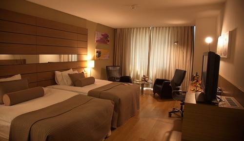 Standard Double Queen Bed Room