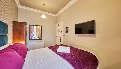 Double Room, Private Bathroom (Room 4)