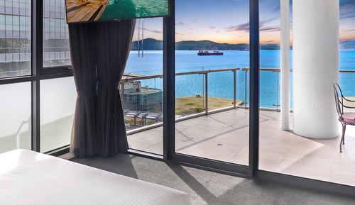 Suite, varias camas, vistas al puerto