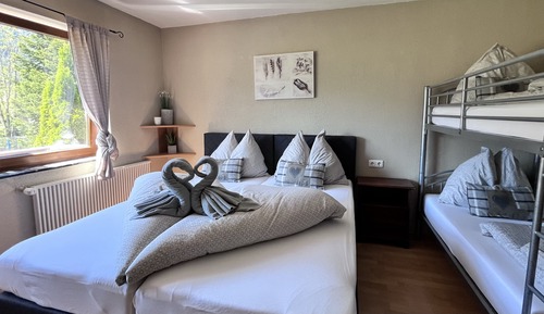Apartamento, 2 habitaciones, balcón, vistas a la montaña