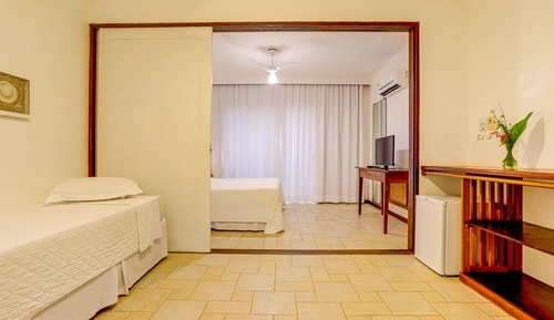 Habitación básica con 1 cama doble o 2 individuales (Deluxe)