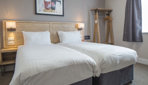 Habitación con 1 cama doble o 2 individuales, accesible para personas con discapacidad