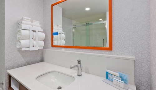 Estudio, 2 camas de matrimonio, frigorífico y microondas, vistas a la bahía