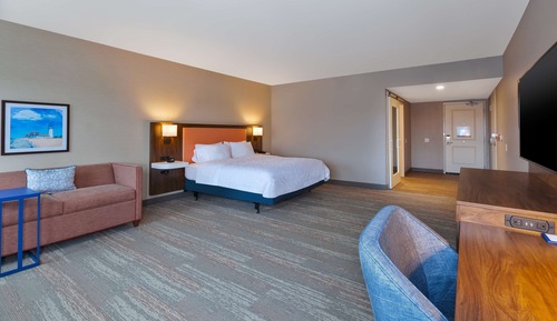 Habitación, 1 cama de matrimonio grande, frigorífico y microondas, vistas a la bahía