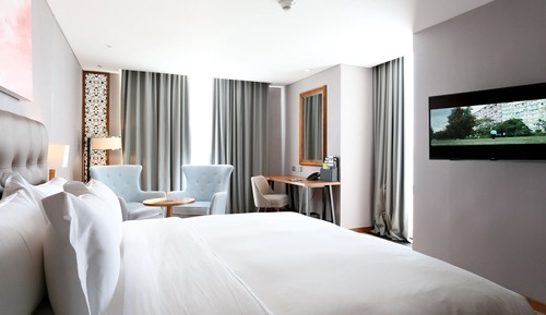 Habitación, 1 cama de matrimonio grande, no fumadores, vistas a la piscina (Corner)