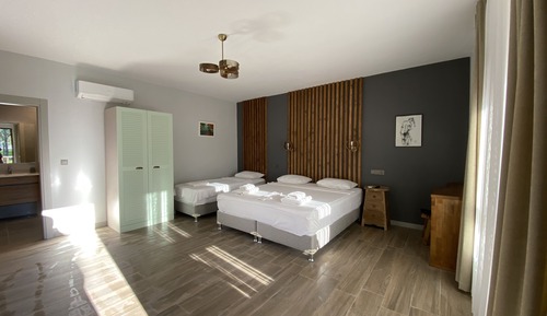 Habitación triple Deluxe, balcón, vistas al jardín