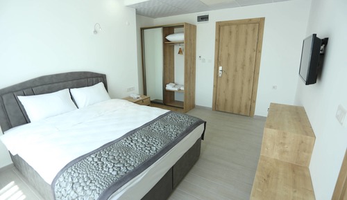 Habitación Confort doble, vistas parciales al mar