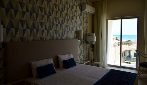 Habitación estándar con 1 cama doble o 2 individuales