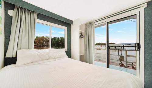 Houseboat, 3 Bedrooms (Sapphire Lady)